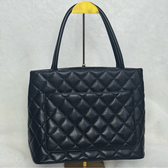 CHANEL CC Black Medallion Caviar Leather Tote - Picture 3 of 17